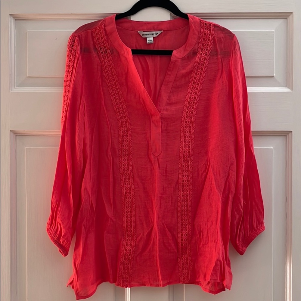 V-neck tunic with lace detail